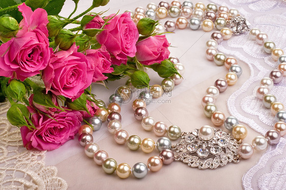 玫瑰和豪华特饰粉色花丝宝石珠宝项链装饰品胸针钻石珍珠金属图片