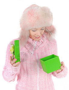 粉红色的漂亮女人展示女士帽子粉色绿色衣服毛皮女孩开襟衫毛衣图片