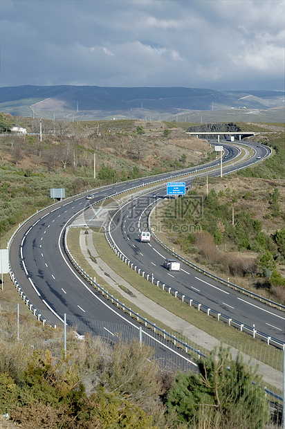 曲流高速公路风景交通黑色运输乡村农村旅行绿色国家驾驶图片