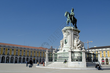 青铜骑士马雕像正方形岩石建筑地标国王骑手雕塑旅行青铜石头背景