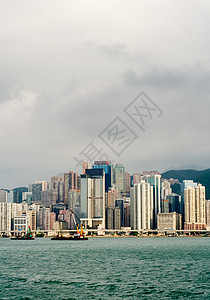 靠近海洋的高高建筑的城市风景场景摩天大楼旅行海岸建筑学港口办公室吸引力天空金融图片