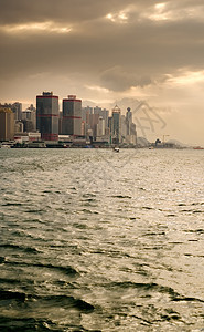 维多利亚港在香港的城市景色办公室橙子天空景观吸引力海浪旅行金融场景商业图片
