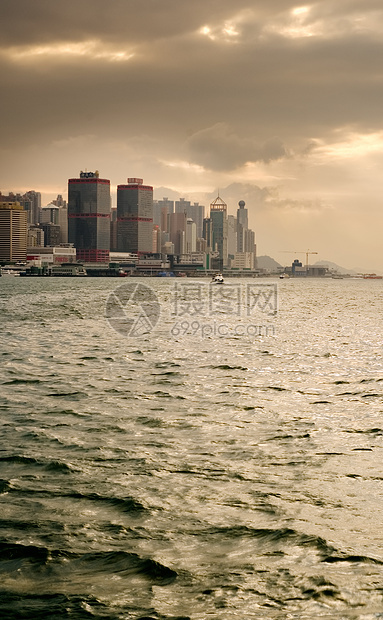 维多利亚港在香港的城市景色办公室橙子天空景观吸引力海浪旅行金融场景商业图片