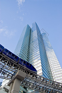 摩天大楼和Tram图片