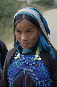 Ha Nhi族妇女民族部落文化风俗乡村种族头饰裙子衣服少数民族图片