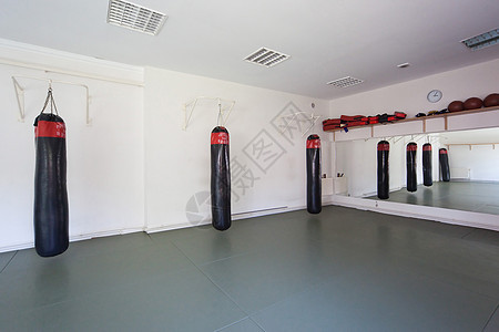 内部拳击体育馆运动锻炼镜子肌肉健身房训练图片