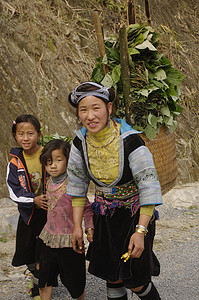 Blue Hmong妇女和女童图片