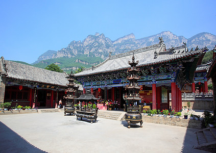 云泰山的一座寺庙宗教庭院运泰活动风景法庭旅行院子盆栽建筑背景图片