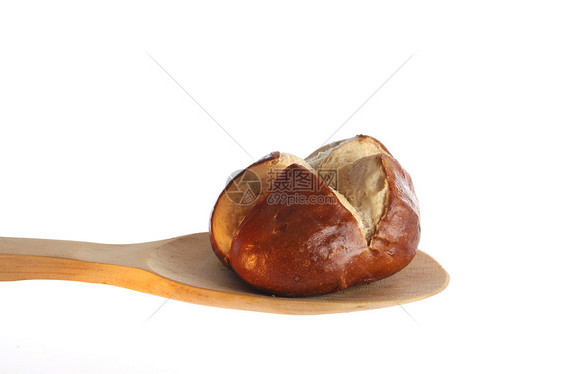 木制勺子上的本包面包营养食物乡村包子圆形水平粮食糕点白色图片