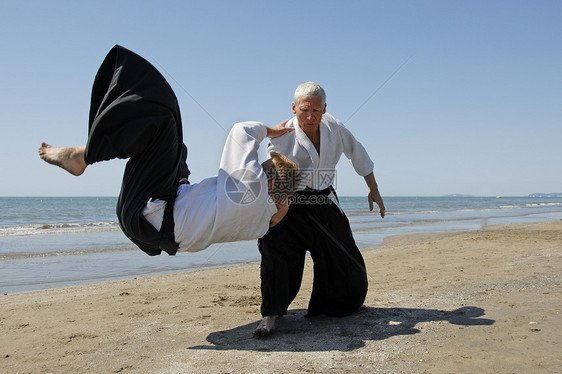 相合多训练瞳孔海滩说明海洋专注操作男人成人武士图片