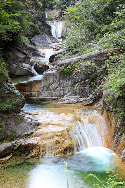 中国云台山的瀑水和级联力量吸引力旅行溪流地质学岩石茶点蓝色旅游地质图片