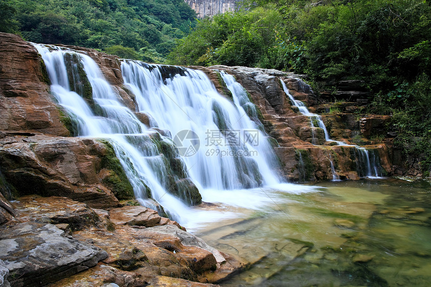中国云台山的瀑水和级联运动踪迹地质岩石溪流茶点旅行吸引力瀑布力量图片