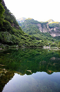 世界地貌公园云泰山的景象地质池塘世界蓝色溪流岩石运泰茶点活动旅行图片