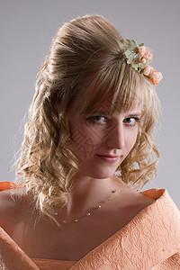 穿着奶油礼服的新娘 肖像1图片