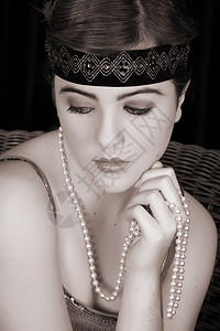 美丽的女性珍珠配件棕褐色首饰黑发青少年化妆品女孩女性化头巾图片