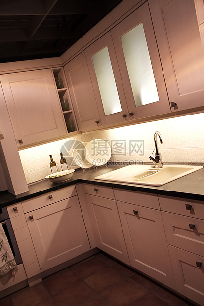 厨房烤箱用餐生活内阁龙头器具玻璃房间橱柜台面图片