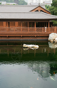 池塘附近的中华传统房屋水池寺庙场景建筑建筑学历史性房子院子木头历史图片