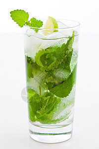 莫吉托鸡尾酒绿色白色玻璃果汁食物饮料树叶液体季节水果图片