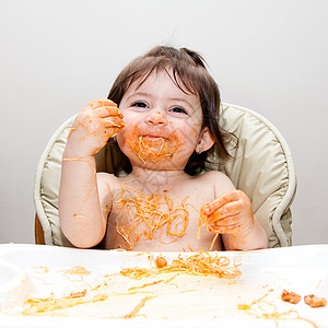欢乐快乐 乱吃一顿的食人鱼面条婴儿乐趣儿童孩子女性女孩食物图片