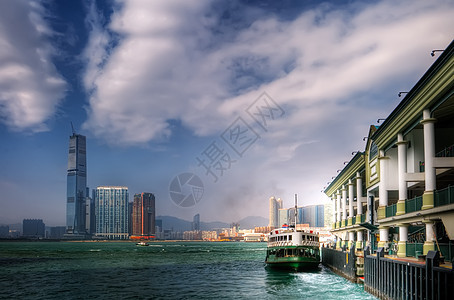 渡轮离开码头 维多利亚港港(香港)图片