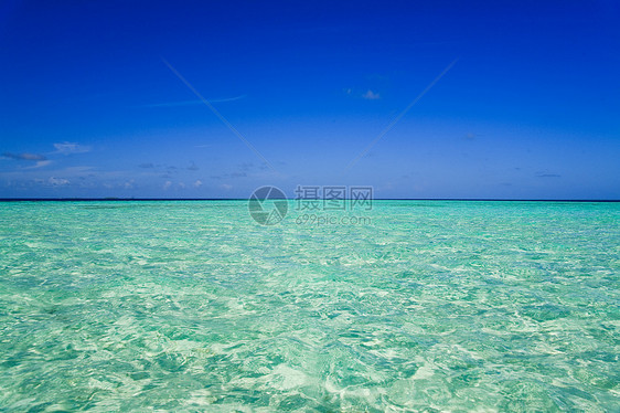 马尔代夫的热带天堂海景气候美丽场景游泳游客蓝色海洋旅行海岸线图片