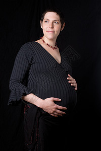 孕妇项链妈妈腹部母亲微笑女性首饰木乃伊母性女士图片