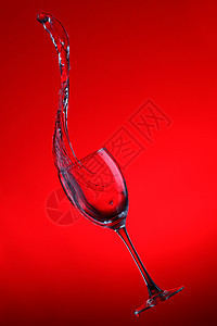 水从水玻璃中喷出环境卫生宏观玻璃液体运动酒精活力立方体飞溅图片