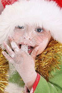 烤圣诞饼干帽子绿色红色烘烤厨房男生白色面粉儿童图片