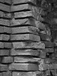 砖砖墙棕色风化砖块墙壁黑色石方白色石工积木纹理图片
