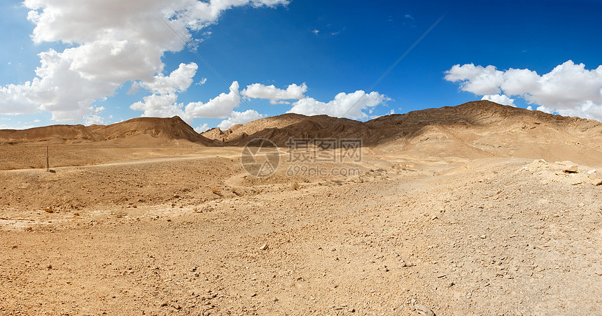 沙漠景观远足白色橙子天空黄色游客丘陵砂岩石头内盖夫图片