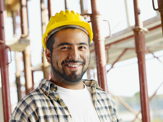 建筑工人年轻人男性工地帽子体力劳动者安全帽成年人工作头盔表情图片