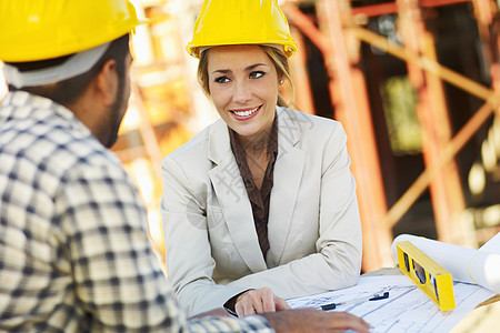 建筑工人和女建筑设计师图片