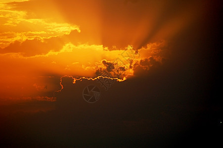 美丽的日落 戏剧般的天空图片