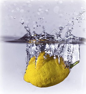 柠檬喷洒海浪饮料蓝色液体果汁气泡飞溅食物漩涡寒冷图片
