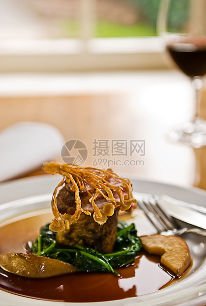 晶鸭饮料桌子沙拉庆典液体饮食鸭子用餐餐厅盘子图片