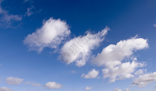 天空中的春云图片