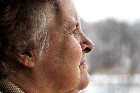 展望未来老年养老金眼睛退休头发老化公民女性祖母女士图片