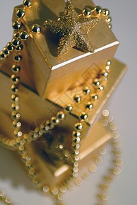 圣诞礼物盒子星形金子惊喜珠子包装纸季节性奢华盒装工作室图片