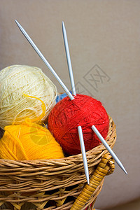 带有线条用于编织的球球爱好网络针织品羊毛针线图片