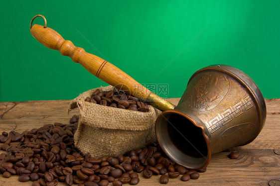 咖啡豆黑色木板豆子饮料菜单图片
