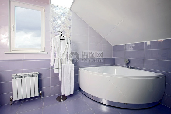 洗浴室镜子紫丁香框架房间陈列柜财产窗户房子洗涤白色图片