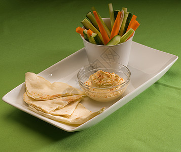 土豆泥与Pita brad和蔬菜辣椒黄瓜芹菜豆子食物食谱午餐面包小鸡味道图片