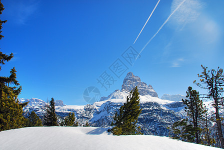 2007年意大利多洛米特阿尔卑斯山冬山脉天空森林享受桌面高山假期山地自行车旅行图片