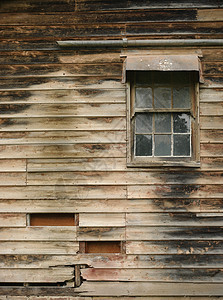 旧窗口和墙窗户木材剥皮风化背景图片