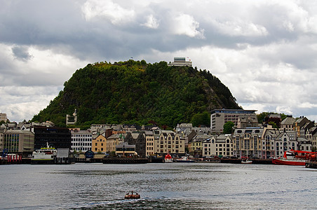 挪威亚历隆德市船舶晴天城市港口多云海岸图片