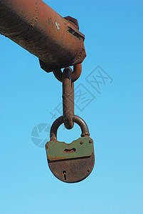 旧的封闭锁锁锁定古董钥匙风化储物柜安全金属挂锁腐蚀棕色图片