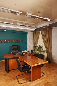 办公室木头椅子窗户导演木板商业绿色皮革棕色桌子图片