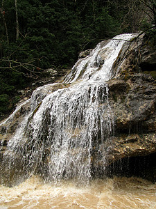 瀑布对象山脉旅行纪念物美丽湿度全景外貌溪流岩石图片