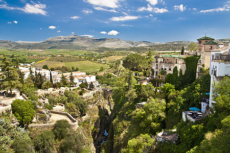 西班牙安达卢西亚Ronda全景蓝色峡谷斗牛场历史性建筑学房子山脉酒店景观游客图片