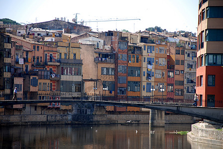 与河流交接的建筑物建筑学公寓居民市中心石头住宅社会都市街道背景图片